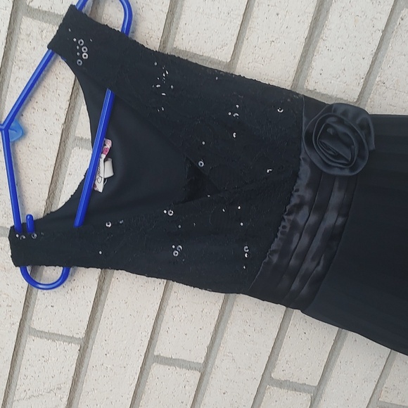 Speechless Dress - Picture 7 of 11